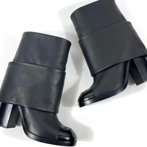 CHANEL BOOTIES - Picture 3 of 5
